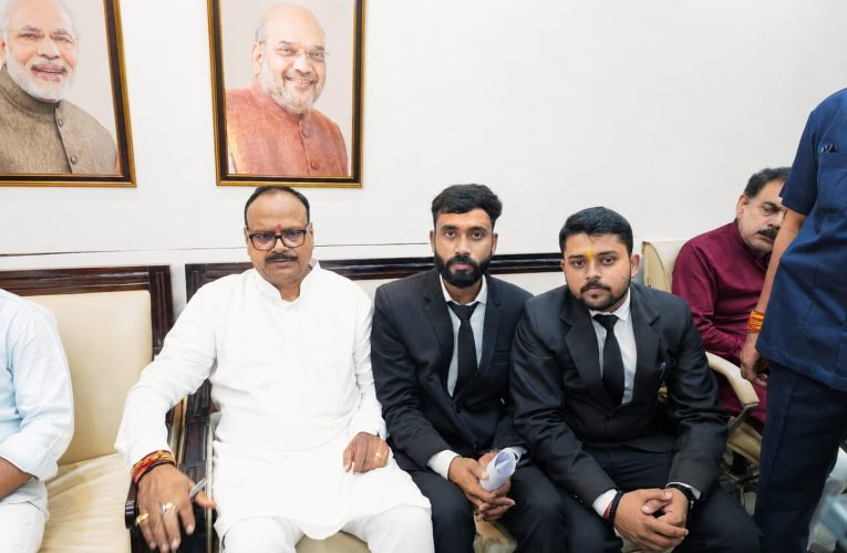 स्वास्थ्य सुविधाओं को लेकर उपमुख्यमंत्री से मिले समाजसेवी  प्रमुख मांगों को लेकर सौंपा ज्ञापन