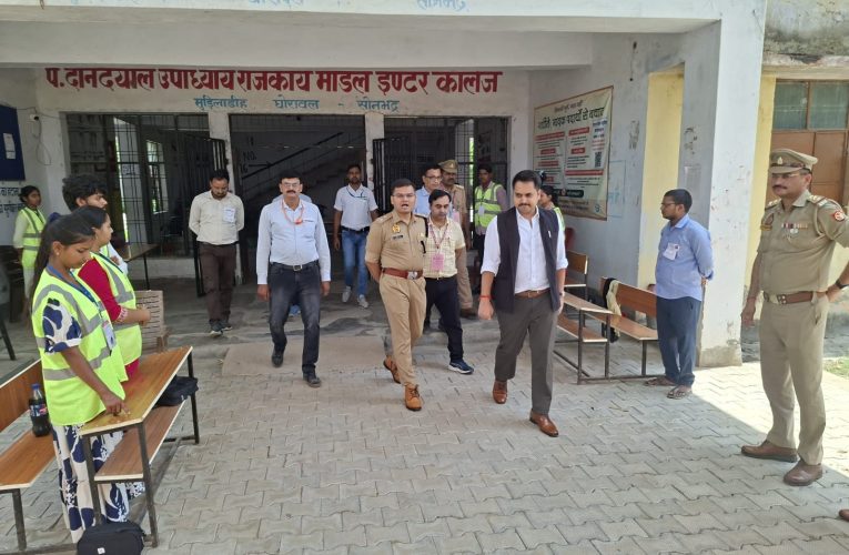 नकल पर सख्त निगरानी, परीक्षा केंद्र की व्यवस्थाओं का डीएम-एसपी ने लिया जायजा