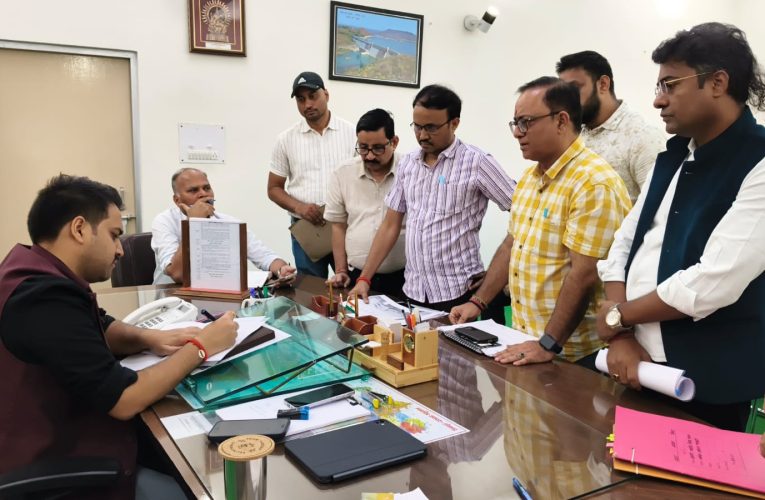 डीएमएफ एवं राज्य योजना ग्रामीण के कार्यों की जिलाधिकारी ने की समीक्षा