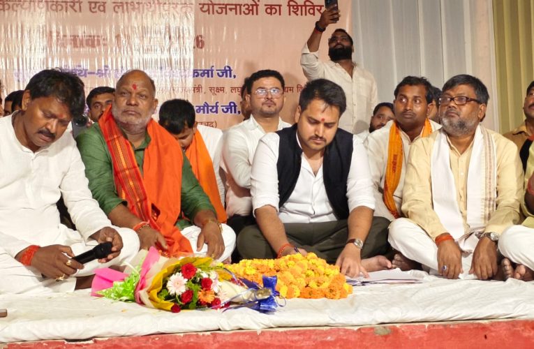 रात चौपाल में प्रभारी मंत्री ने सुनीं ग्रामीणों की समस्याएं, अधिकारियों को दिए त्वरित निस्तारण के निर्देश