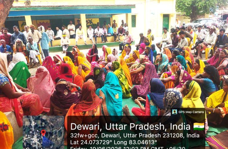 जन चौपाल में पढ़ी जा रही आवास प्लस सर्वेक्षण-2024 की पात्रता सूची, ग्रामीणों को आपत्ति दर्ज कराने का अवसर