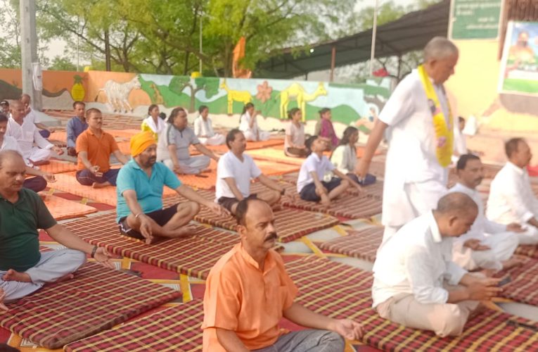 जय माँ काली प्रांगण में अंतरराष्ट्रीय योग दिवस उत्साहपूर्वक मनाया गया