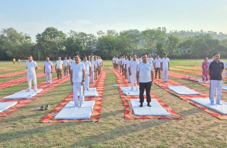 12वें अंतरराष्ट्रीय योग दिवस पर अनपरा द्वारा सामूहिक योग कार्यक्रम का आयोजन