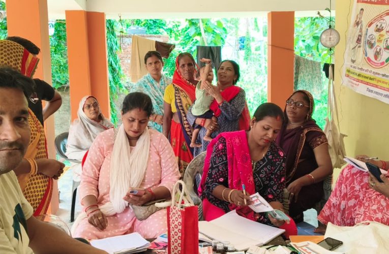 स्वास्थ्य मिशन के तहत टीकाकरण एवं आयुष्मान कार्ड शिविर आयोजित