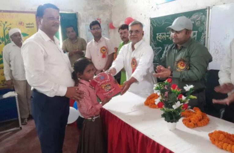 स्कूल चलो अभियान’ को दिखाई हरी झंडी-एमएलसी देवेंद्र प्रताप सिंह