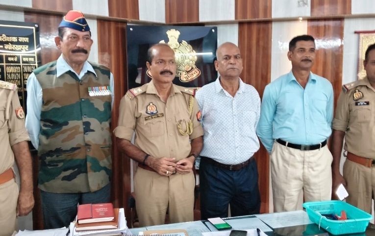 कारगिल विजय दिवस पर सहजनवा थाने में वीर सैनिकों का हुआ सम्मान, जवानों ने साझा किए युद्ध के अनुभव