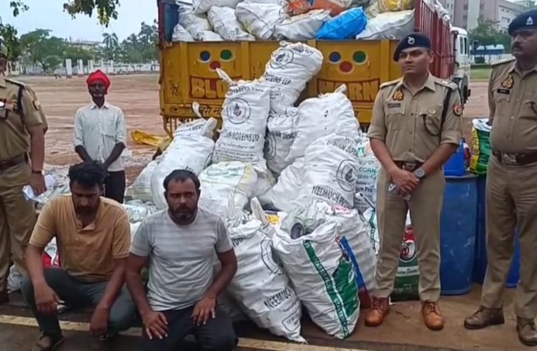 पुलिस ने पकड़ा नकली शराब का अंतर्राज्यीय सिंडिकेट, ट्रेलर से 36 हजार बोतलें और शराब बनाने का सामान बरामद.