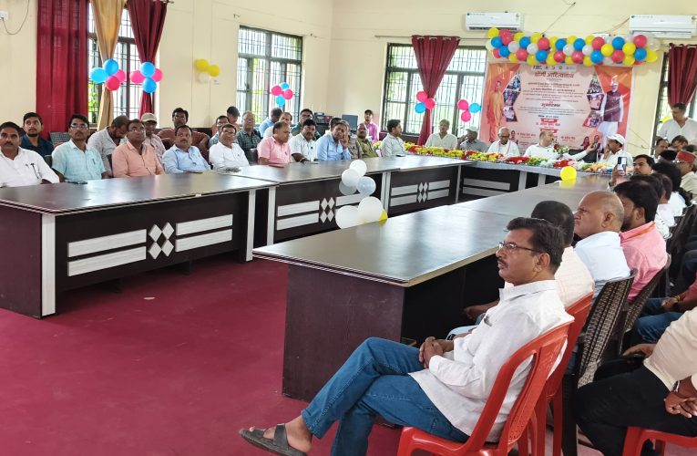 शिक्षकों को मिली कैशलेस इलाज की सौगात, तहसील सभागार में देखा गया सीधा प्रसारण
