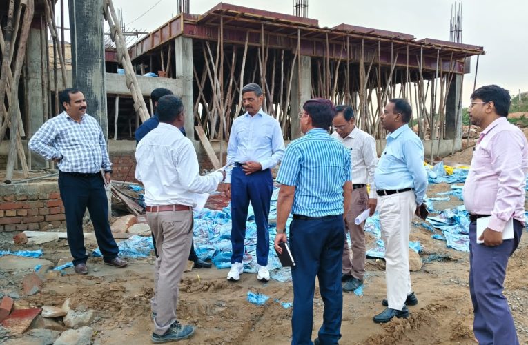 मंडलायुक्त ने ग्राम्य विकास संस्थान के निर्माण कार्यों का किया निरीक्षण