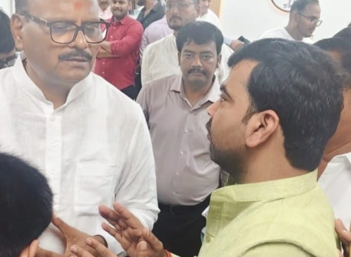 स्वास्थ्य मंत्री को सौंपा ज्ञापन, मेडिकल कॉलेज व निजी अस्पतालों की अव्यवस्थाओं पर उठाई आवाज