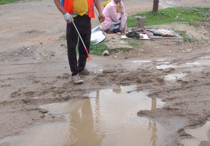 संचारी एवं दस्तक अभियान के तहत जनपद में युद्धस्तर पर चल रहा स्वच्छता व जनजागरूकता अभियान