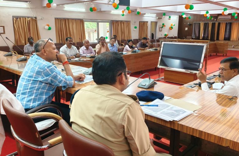 जिला सड़क सुरक्षा समिति की बैठक में दुर्घटना रोकथाम एवं यातायात सुरक्षा पर हुई विस्तृत समीक्षा