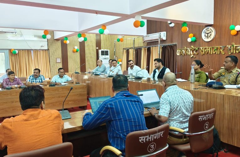 किसानों को खाद की सुलभ उपलब्धता के लिए डीएम ने किया खाद आवंटन