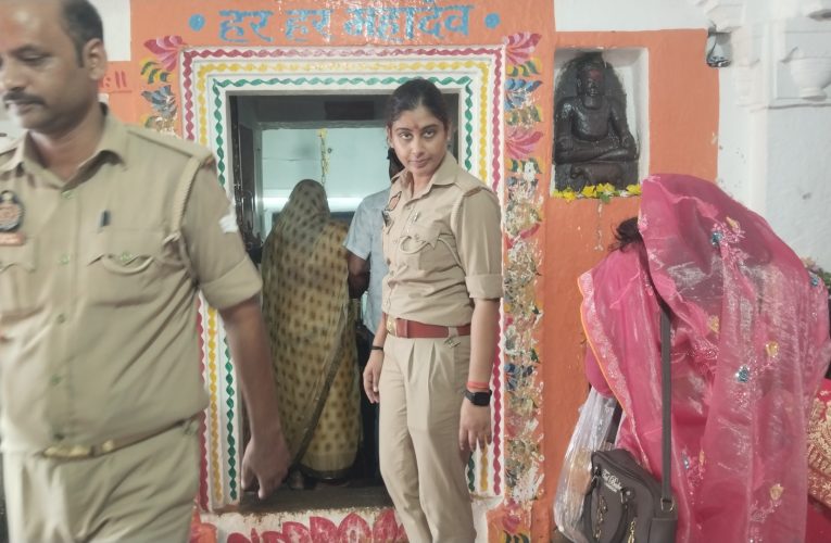 सावन के पहले सोमवार को शिवालयों में उमड़ा आस्था का सैलाब, भक्तों ने किया जलाभिषेकहर-हर महादेव के जयघोष से गूंजा आसमान