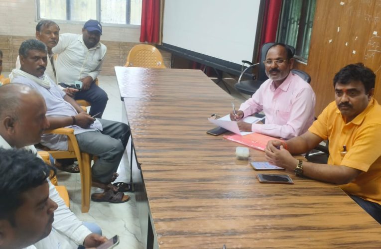 लंबित भुगतान से नाराज चोपन के प्रधान, समाधान नहीं हुआ तो जिलाधिकारी को सौंपेंगे सामूहिक इस्तीफा.