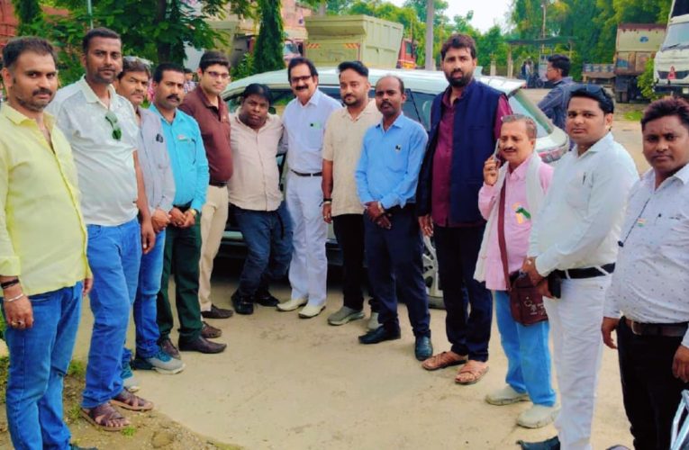 राष्ट्रीय पत्रकार सुरक्षा परिषद के ओबरा जिला कार्यालय पर धूमधाम से फहराया गया तिरंगा
