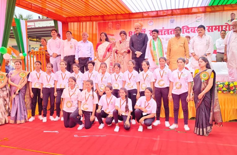 स्वतंत्रता दिवस पर विशिष्ट स्टेडियम में गूंजा देशभक्ति का स्वर, छात्र-छात्राओं ने मनमोहक प्रस्तुतियों से बांधा समां