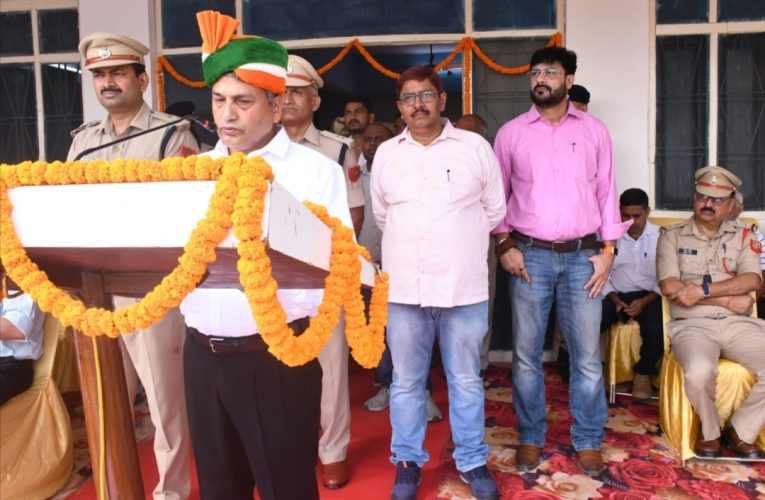 स्वतंत्रता दिवस समारोह-2026 के अवसरपूर्वा टाइम्स – समाचारओबरा, 15 अगस्त 2026।ओबरा थर्मल पावर स्टेशन द्वारा 15 अगस्त 2026 को देश के 80वें स्वतंत्रता दिवस के पावन अवसर पर गांधी मैदान, ओबरा में भव्य एवं गरिमामय समारोह का आयोजन किया गया। समारोह में इं. दूध नाथ, मुख्य महाप्रबंधक, ओबरा द्वारा राष्ट्रीय ध्वज फहराया गया। ध्वजारोहण के पश्चात राष्ट्रगान के साथ पूरा वातावरण देशभक्ति एवं राष्ट्रीय गौरव की भावना से ओत-प्रोत हो उठा।