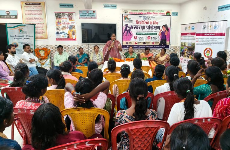 किशोरियों को दिया गया स्वरक्षा एवं महिला अधिकारों संबंधी प्रशिक्षण