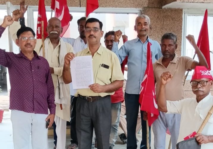 उत्तर प्रदेश में पुलिस द्वारा वामपंथी कार्यकर्ताओं की व्यक्तिगत निगरानी के विरोध में वामदलों का प्रदर्शन –