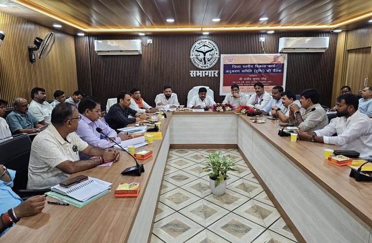 दृष्टि की बैठक में विकास योजनाओं की विस्तृत समीक्षा, प्रत्येक पात्र परिवार तक मुख्यमंत्री आवास योजना का लाभ पहुंचाने के निर्देश