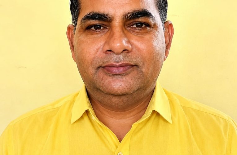 हरिद्वार मे द्वितीय अन्तर्राष्ट्रीय दिव्य गंगा महोत्सव एवं साहित्यिक कुम्भ में पवन कुमार सिंह एडवोकेट को दो प्रतिष्ठित सम्मानों से किया गया सम्मानित