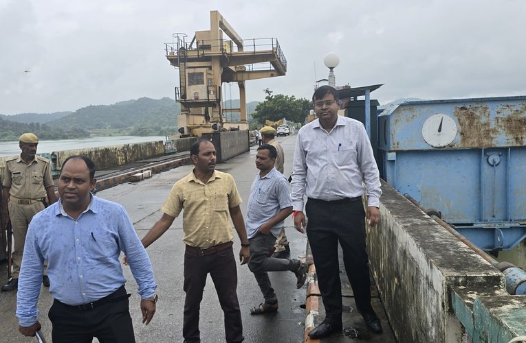 लगातार बारिश से बढ़ा नदियों का जलस्तर, जिला प्रशासन अलर्ट