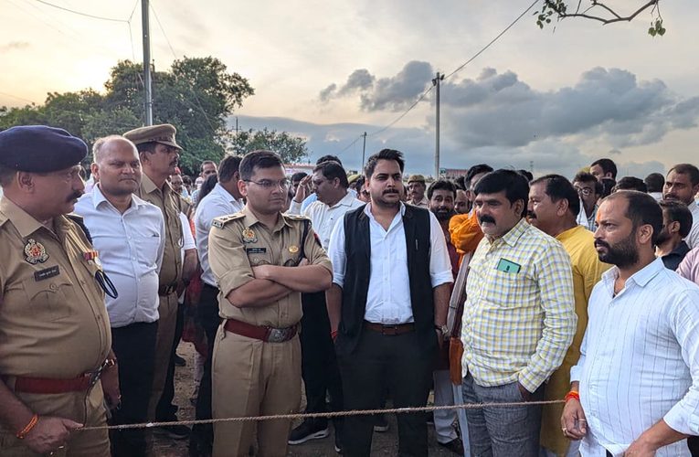 खतरे के निशान से 44 सेंटीमीटर ऊपर सोन नदी, तटवर्ती बस्तियों में पहुंचे डीएम-एसपी