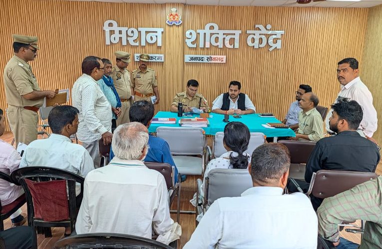 जिलाधिकारी चर्चित गौड़ एवं पुलिस अधीक्षक अभिषेक वर्मा द्वारा थाना करमा पर सुनी गई जनसमस्याएं, जनपद के समस्त थानों पर आयोजित हुआ थाना समाधान दिवस