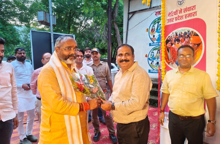 सेवा संकल्प अभियान के तहत विकास भवन परिसर में लगी प्रदर्शनी का माननीय विधायक भूपेश चौबे ने किया अवलोकन