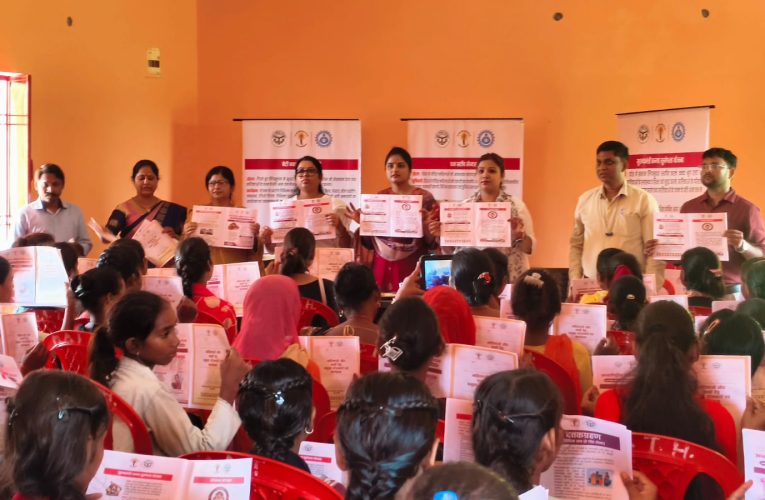किशोरियों को दिया गया स्वरक्षा एवं महिला अधिकारों का प्रशिक्षण