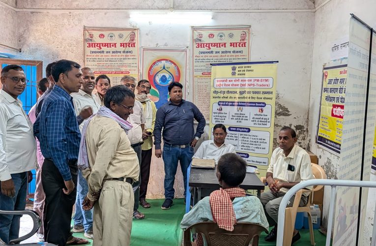 सोनभद्र में लेबर अड्डे पर आयोजित हुआ ‘श्रमिक सम्मान स्वास्थ्य शिविर’, सैकड़ों श्रमिकों का हुआ स्वास्थ्य परीक्षण