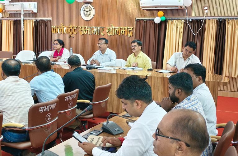 नवीन व्यवस्था अन्तर्गत सी0एम0 डैशबोर्ड के माध्यम से मुख्य विकास अधिकारी ने की विकास कार्यों की समीक्षा बैठक