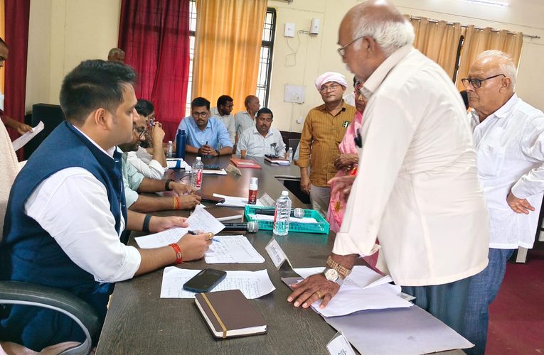 शिकायतकर्ताओं की शिकायतों का निस्तारण गुणवत्तापूर्ण व समयबद्ध तरीके से किया जाये सुनिश्चित-जिलाधिकारी