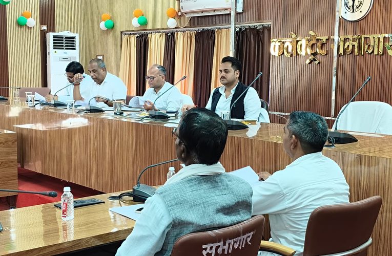 वाराणसी खण्ड स्नातक एवं शिक्षक निर्वाचन क्षेत्र के मतदेय स्थलों के प्रस्ताव पर बनी सहमति