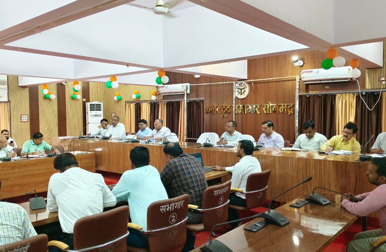 उत्तर प्रदेश विधान परिषद खण्ड स्नातक (05) एवं खण्ड शिक्षक (06) निर्वाचन-2026 हेतु नोडल अधिकारियों की बैठक संपन्न