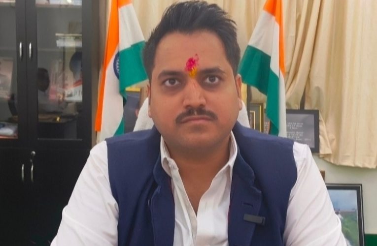 विधानसभा निर्वाचन की तैयारियों को लेकर मतदेय स्थलों पर सुनिश्चित न्यूनतम सुविधाएं उपलब्ध कराने के निर्देश