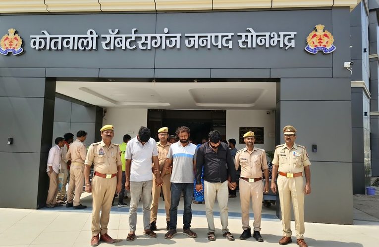 फाइनेंस कंपनी के नाम पर ट्रेलर रोककर चालक से मारपीट, तीन गिरफ्तार; ट्रेलर समेत दो बाइक बरामद.पूर्वा टाइम्स – ब्यूरो