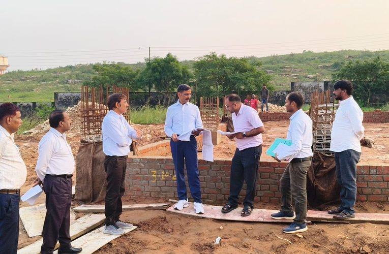 मंडलायुक्त ने सेंटर ऑफ एक्सीलेंस भवन और पेयजल आपूर्ति व्यवस्था का लिया जायजा