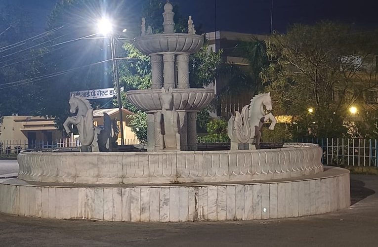 ओबरा में सुंदरीकरण के नाम पर लाखों खर्च, लाइटें बंद तो फव्वारे भी सूखे; रखरखाव पर उठे सवाल.