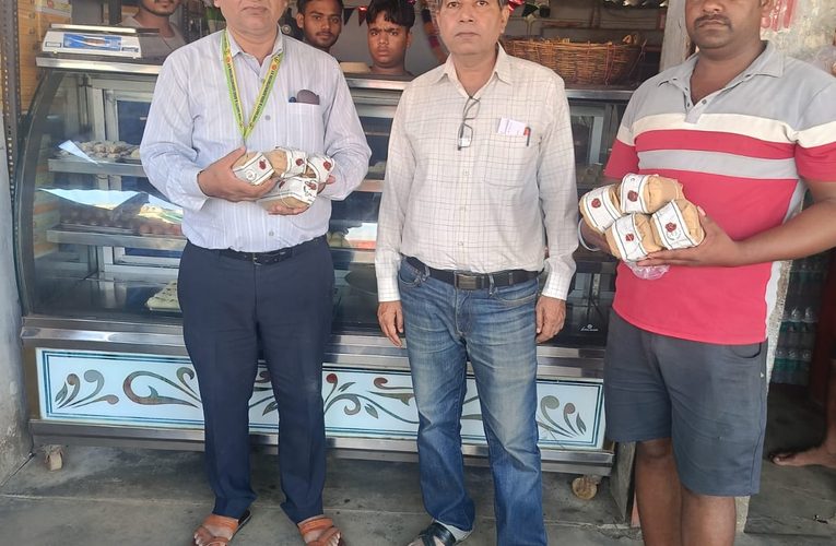 खाद्य सुरक्षा एवं औषधि प्रशासन विभाग की टीम द्वारा जनपद में स्थित डेयरियों से नमूना संग्रहित कर जॉच हेतु भेजापूर्वा टाइम्स – ब्यूरो