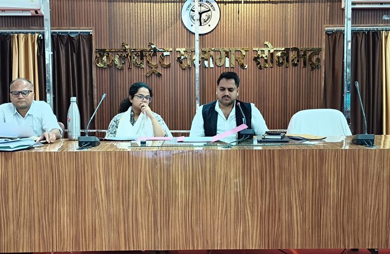 मतदाता सूची में पात्र नागरिकों का नाम जोड़ने के कार्य को प्राथमिकता दें अधिकारी जिलाधिकारी