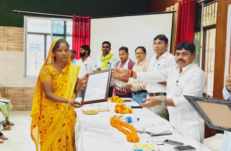 मंत्री संजीव गोंड ने 232 नवनियुक्त आंगनबाड़ी सहायिकाओं को वितरित किए नियुक्ति पत्र