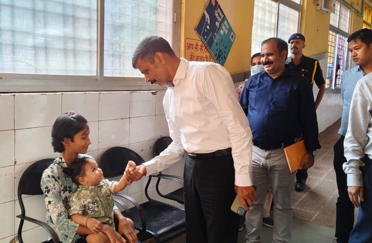 मंडलायुक्त ने मेडिकल कॉलेज का किया निरीक्षण, मरीजों को बेहतर स्वास्थ्य सुविधाएं उपलब्ध कराने के दिए निर्देश