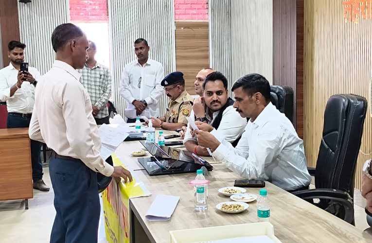 मंडलायुक्त की मौजूदगी में रॉबर्ट्सगंज तहसील में आयोजित हुआ विशेष पिंक संपूर्ण समाधान दिवस