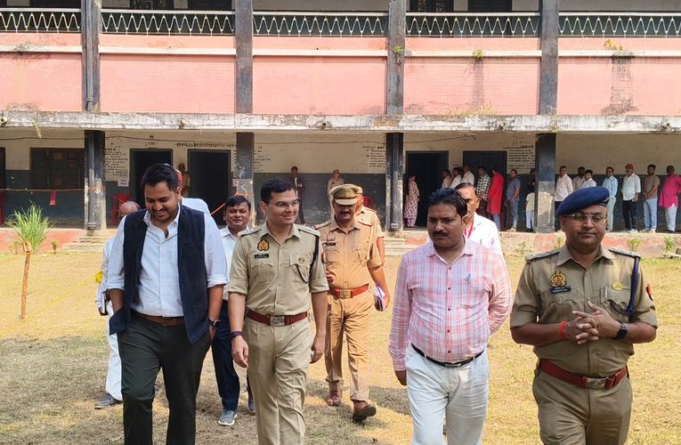 एमएलसी निर्वाचन के दृष्टिगत जिलाधिकारी एवं पुलिस अधीक्षक ने मतदान केंद्रों का किया निरीक्षण –