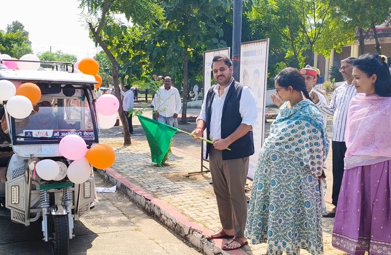 जनगणना-2027 के प्रति जागरूकता के लिए निकली रैली, जिलाधिकारी एवं मुख्य विकास अधिकारी ने हरी झंडी दिखाकर किया रवाना
