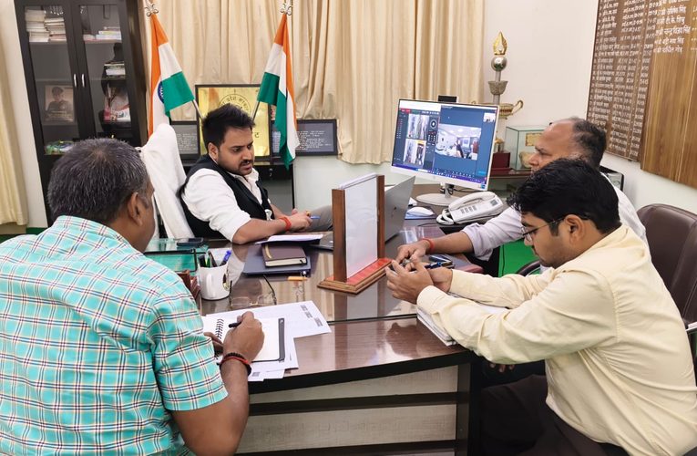 मतदाता सूची में डुप्लीकेट नामों एवं मतदान केंद्रों से संबंधित शिकायतों की जांच कर 28 अक्टूबर तक रिपोर्ट उपलब्ध कराएं-जिलाधिकारी